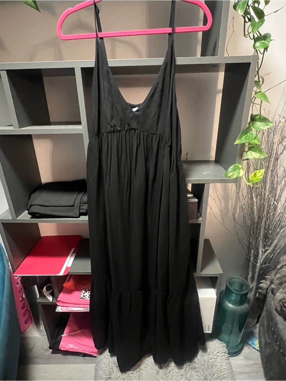 ☀️ Old Navy Black V-Neck Spaghetti Strap Maxi Dress - Picture 2 of 8